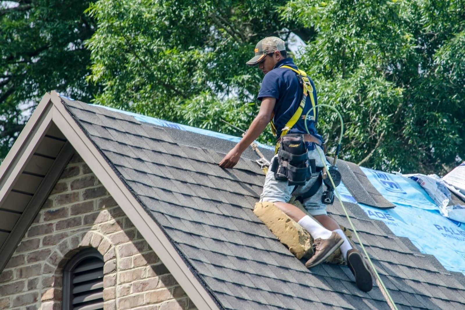 Completed asphalt shingle roof on a St. Louis home by John Beal Roofing